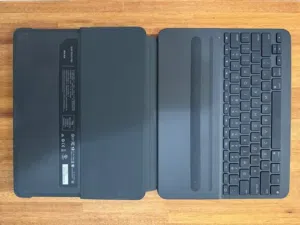 كفر ipad pro 11 ابو الكيبورد ذكي بلوتوث يحتوي على اضاءة تايب سي من شركة logitech
