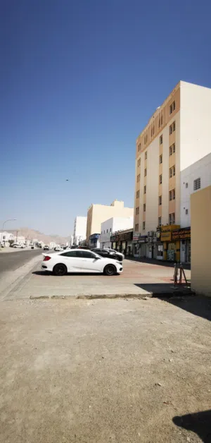 للبيع شقة من المالك ف العامرات