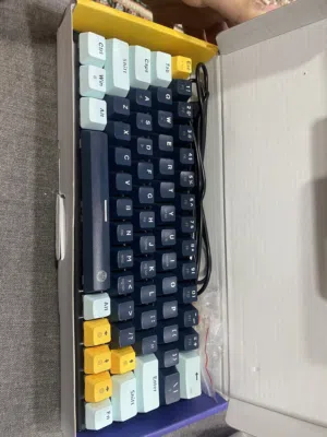 كيبورد قيمنق من شركه فانتك مستعمل سبوعين نضيف مايشتكي من اي شي سعر 6 دينار وقابل بشي بسيط