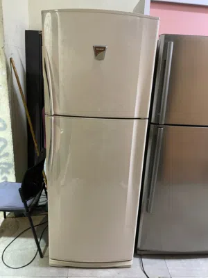 ثلاجة SHARP شغالة 100%