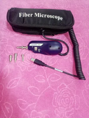 تُظهر الصورة مجهر VIAVI P5000i الرقمي لتحليل الألياف الضوئية، وهو جهاز محمول باليد يستخدم لفحص واعتم
