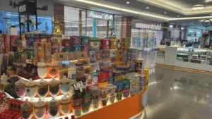 كيوسك حلويات في الدلما مول في أبو ظبي للتنازل إيجاره الشهري 13000 ألف تأمين 22000 ألف درهم