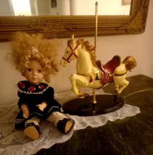 ديكور حصان مع دميه