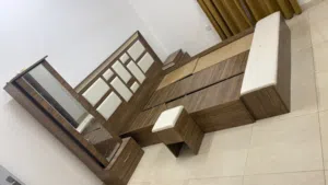 سرير مع تسريحه