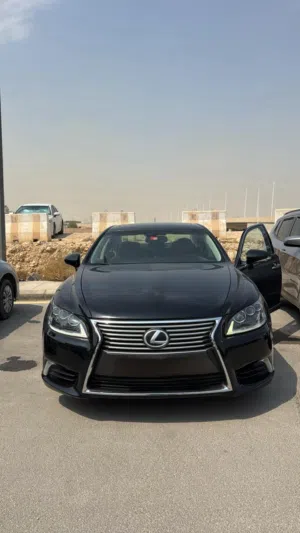 لكزس LS460 2013