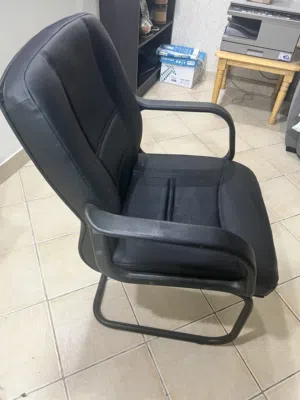 كرسي مكتب شبه جديد
