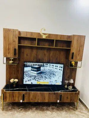 طاولة تلفزيون للبيع.