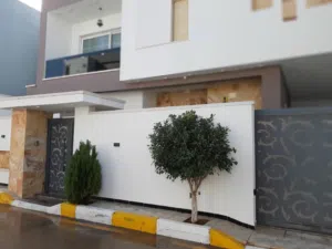فيلا للايجار خلف المدرسة الكندية