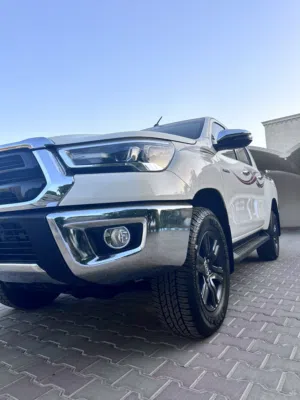 للبيع هايلكس SR5 2025 دبل 4×4  ممشى 31 ألف كم  نظافة ممتازة من الفطيم