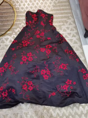 فستان اسود  شك مع شال ستان للبيع