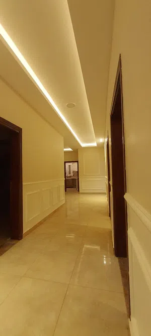 شقه أرضيه للبيع في فينيسيا شارع عبدالصمد