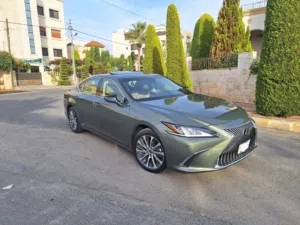 لكزس es300h 2019 جميع الاضافات بحالة ممتازة