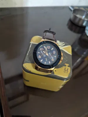 ساعه جيس guess أصليه لون كحلي جلد بني مع العلبه