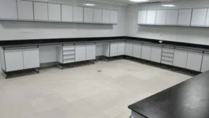 تجهيز اثاث مختبرات طبيه
