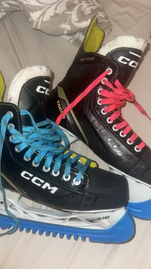 Skating shoes