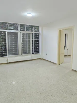 شقه بجبل الحسين للايجار.