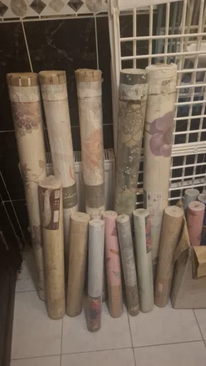 22 رول wallpaper اوروبي+ رف زجاج سيكوريت حجم كبير ب 25 دينار