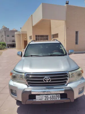 Used Toyota Land Cruiser in Kuwait City
