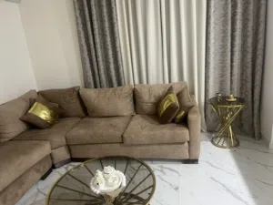 طقم كنب كورنر مستعمل فقط شهرين لعرسان