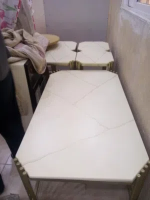 طاولات الوسط مكونه من 5 طاوله وسط و4 سرفيس