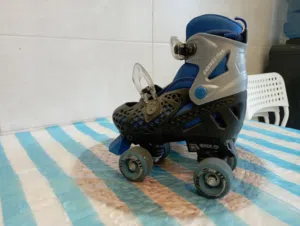 حذاء تزلج رباعي (Quad Roller Skates)