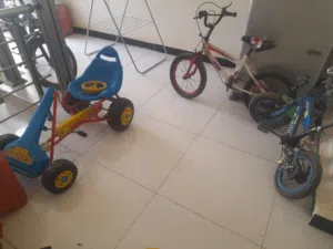 للبيع باسكلات عدد 2 وسيارة ام البايدر