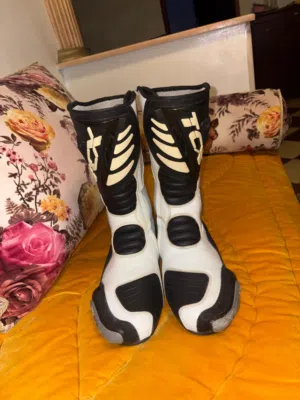 حداء دراجة نارية