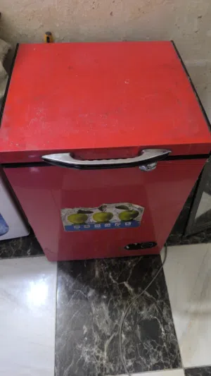 مجمدة ماركة جويلز 6 قدم مستعملة نظيفة