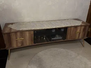ميز لتفزيون