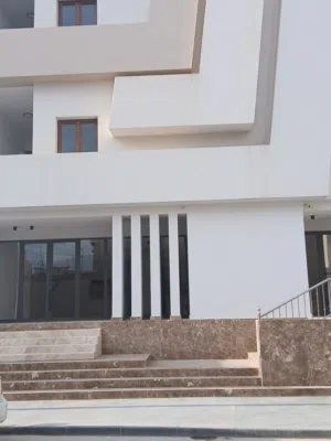 مبني اداري بموقع ممتاز للأيجار بمنطقة شارع الظل