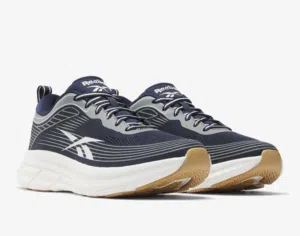 للبيع حذاء رياضي  جديد REEBOK مقاس 44