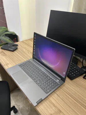 لابتوب للبيع ممتاز للدراسة بمعالج i7