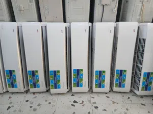 split windo ac sell whit fitting looking nice