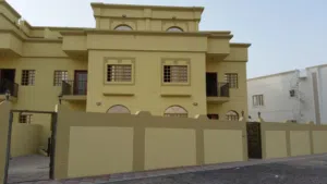 للبيع ڤيلا بموقع مميز في الخوض السادسة