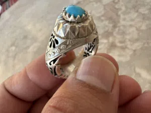 خاتم  فضه صياغه (شاكرى )  وزنه 19جرام ثقيل بالحجر فيروز نيشابوري