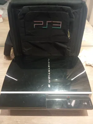 جهاز بلايستيشن 3 جهاز رائع لن تلاحظ أنه مستعمل جهاز كالجديد وبسعر رمزي جدااا ومعه شنطته ولعبه