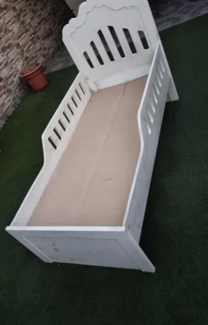 سرير اطفال خشبي متين