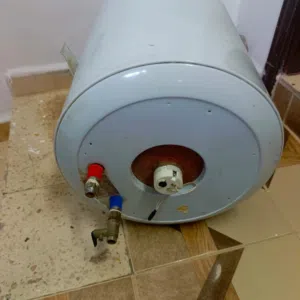 سخان ماء (كيزر) SUNSTAR نظيف جداً وشغال 100%