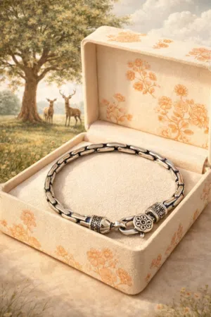 سواره ع طبيعة اجمل بكثير ساحرة بالتفاصيل الناعمة والدقيقة