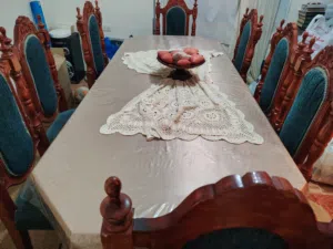 طاولة سفرة مستعملة بحالة ممتازة للبيع