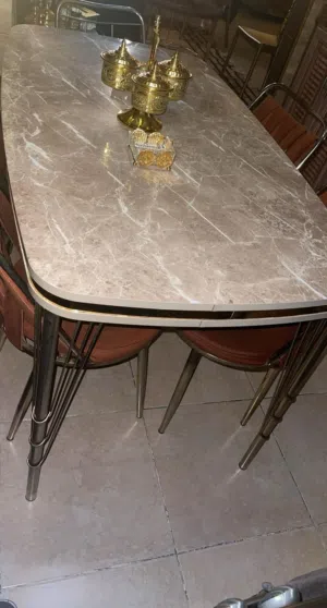 سفرة مع الكراسي بحال الوكاله للبيع