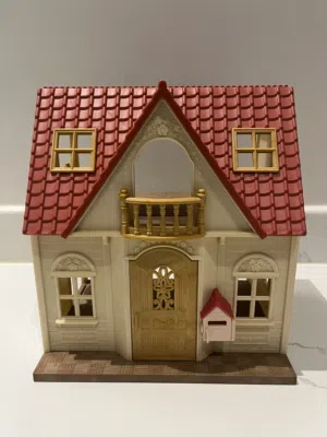 منزل ( Sylvanian Families ) مع الأثاث للبيع