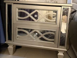 Elegant Mirrored Bedside Table / Nightstand – Excellent Condition طاولات طرف الشبريه للجادين فقط