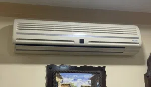 مكيف بحالة ممتازة