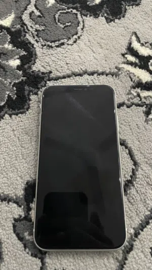 Apple iPhone 11 128 GB in Al Dakhiliya