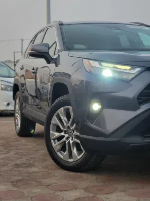 تويوتا راف فور 2022 بريميوم لون فيراني 2022 TOYOTA RAV4 XLE PREMIUM ، مواصفات فل ،الممشى 18000 ميل