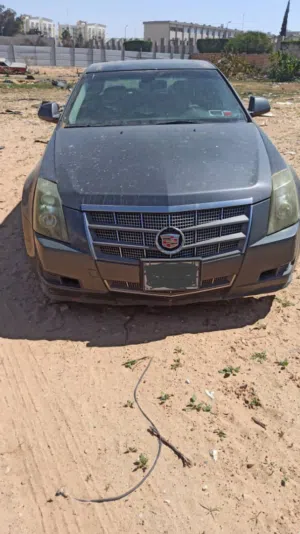 كاديلاك CTS موديل 2010 السياره فل غير البصمة السياره ماتشكي من شي محرك 36 العادي V6 الكربون موجود ..