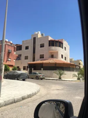 شقق مفروشة 3 غرف نوم وصالة ومطبخ وحمامين العقبة العاشرة