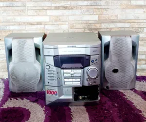 ستيريو SHARP ياباني أصلي مع 2 سماعة (الراديو فقط شغال)