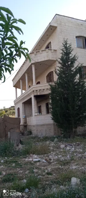 ارض  مفروزة 5 قطع بمساحات  مختلفة   عليها بيت دبليكس شبه مشطب للبيع بقطعة لوحده
